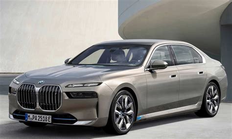 BMW 747 .